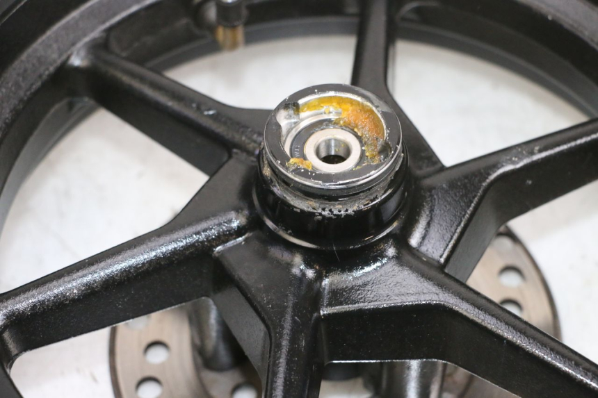 photo de VORDERRADFELGE UND REIFEN LONGJIA DIGITA 4T 50 (2019 - 2022) - Technische Nahaufnahme