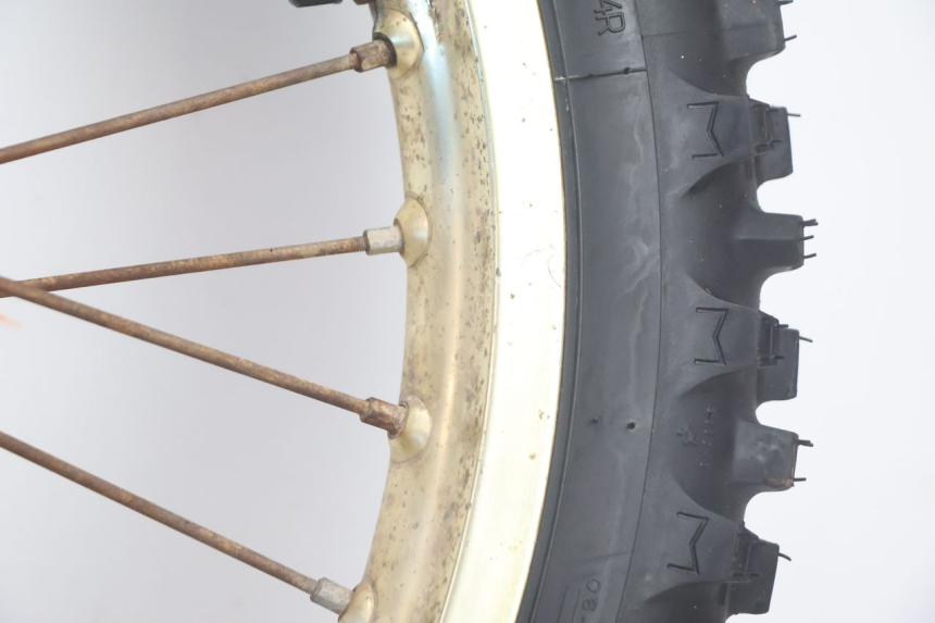 photo de VORDERRADFELGE UND REIFEN SUZUKI DR S 600 (1985 - 1989) - Detaillierte Sichtprüfung