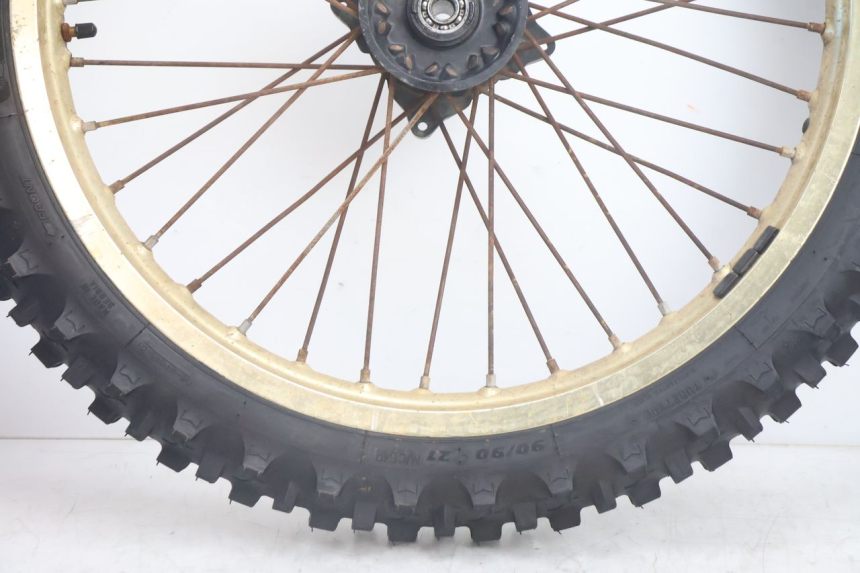 photo de VORDERRADFELGE UND REIFEN SUZUKI DR S 600 (1985 - 1989) - Zoom auf Gebrauchszustand