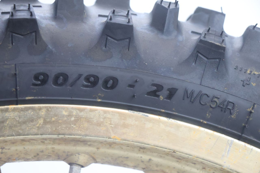 photo de VORDERRADFELGE UND REIFEN SUZUKI DR S 600 (1985 - 1989) - Detailansicht des Bauteils