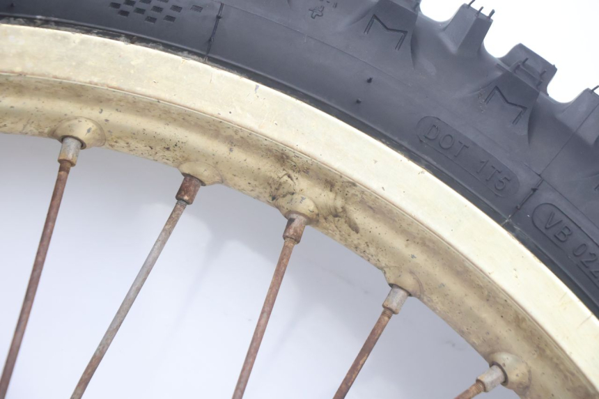 photo de VORDERRADFELGE UND REIFEN SUZUKI DR S 600 (1985 - 1989) - Oberflächenzustand und Material
