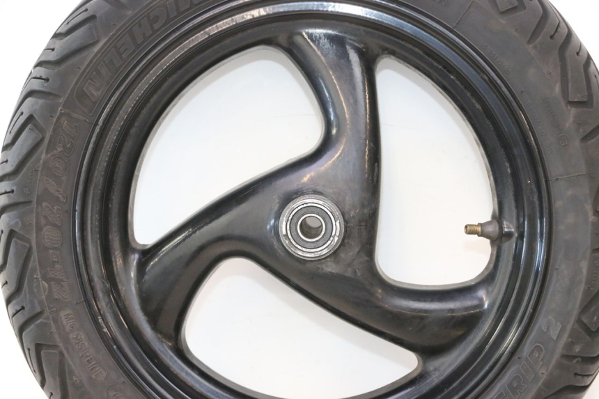 photo de VORDERRADFELGE UND REIFEN PEUGEOT ELYSTAR 50 (2002 - 2014) - Hochauflösende Nahaufnahme