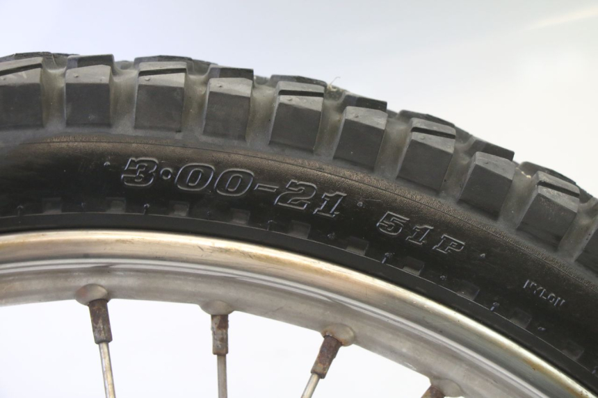 photo de VORDERRADFELGE UND REIFEN APRILIA ETX 125 (1998 - 2002) - Detaillierte Sichtprüfung