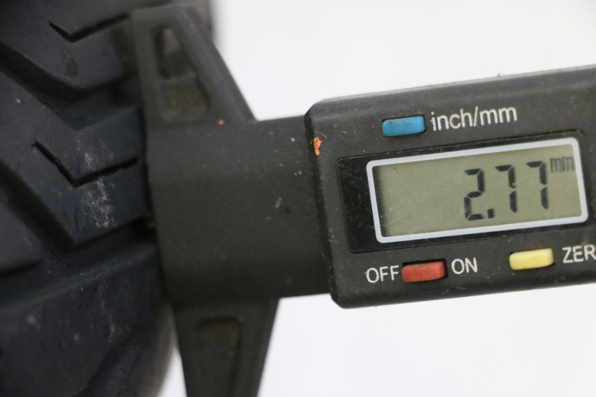 photo de VORDERRADFELGE UND REIFEN HONDA FES S-WING SWING ABS 125 (2007 - 2015) - Zoom auf Gebrauchszustand