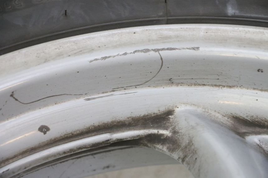 photo de VORDERRADFELGE UND REIFEN HONDA FES S-WING SWING ABS 125 (2007 - 2015) - Technische Nahaufnahme