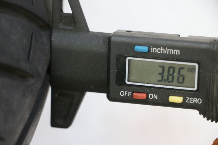 photo de VORDERRADFELGE UND REIFEN STAHO FH 50 (2018 - 2019) - Detailansicht des Bauteils