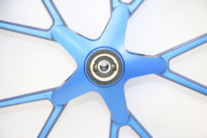 photo de VORDERRADFELGE UND REIFEN STAHO FH 50 (2018 - 2019) - Hochauflösende Nahaufnahme