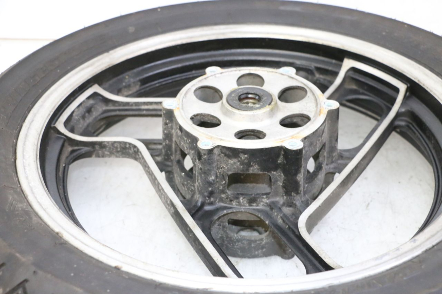 photo de VORDERRADFELGE UND REIFEN YAMAHA FJ 36Y 1100 (1984 - 1985) - Technische Nahaufnahme