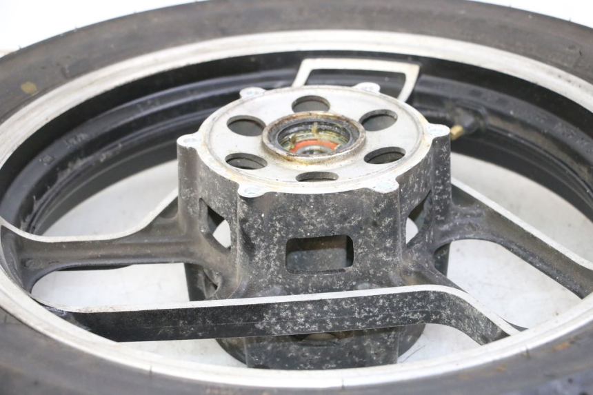 photo de VORDERRADFELGE UND REIFEN YAMAHA FJ 36Y 1100 (1984 - 1985) - Oberflächenzustand und Material