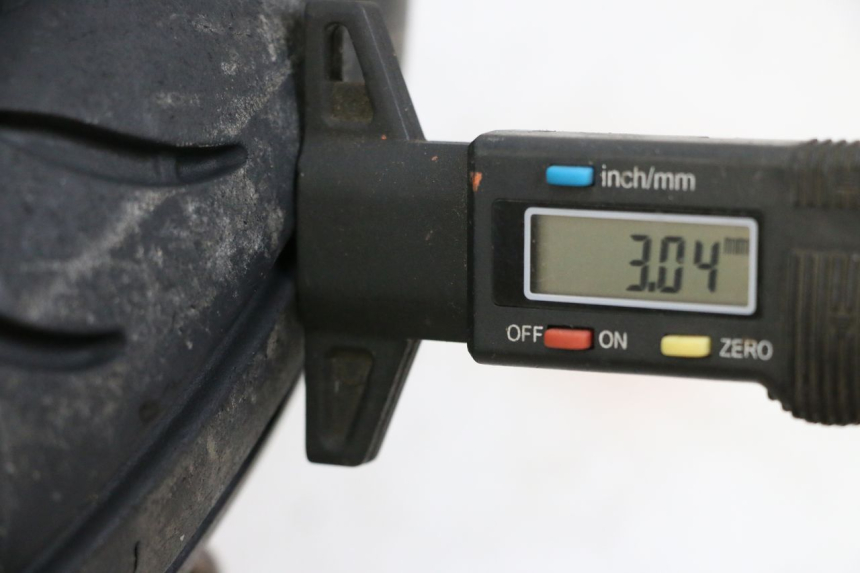 photo de VORDERRADFELGE UND REIFEN MBK FLAME X 125 (2007 - 2016) - Detailansicht des Bauteils