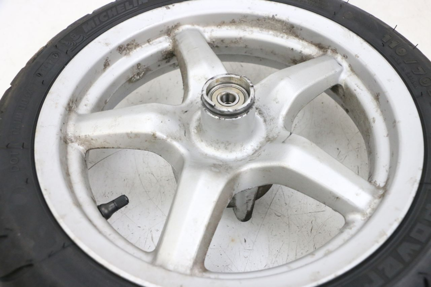 photo de VORDERRADFELGE UND REIFEN MBK FLAME X 125 (2007 - 2016) - Technische Nahaufnahme