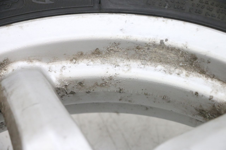 photo de VORDERRADFELGE UND REIFEN MBK FLAME X 125 (2007 - 2016) - Details der Befestigungspunkte