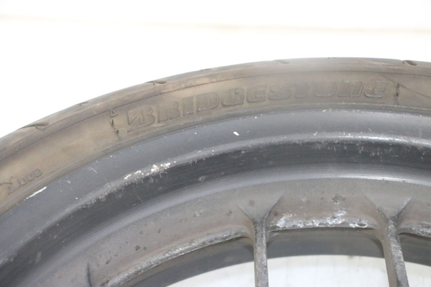 photo de VORDERRADFELGE UND REIFEN HONDA FORZA ABS 300 (2013 - 2017) - Technische Nahaufnahme