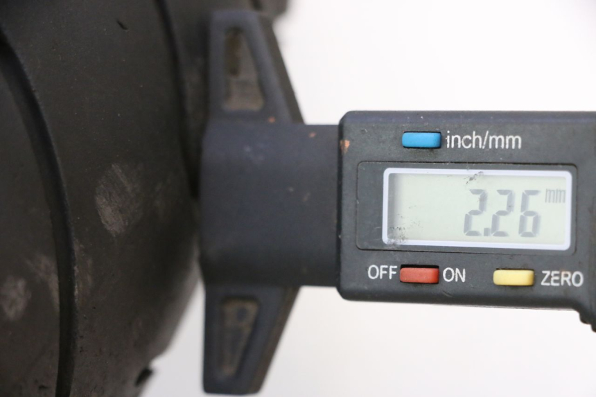 photo de VORDERRADFELGE UND REIFEN YAMAHA FZS FAZER 600 (2001 - 2003) - Detailansicht des Bauteils