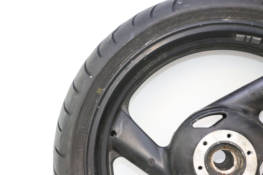 photo de VORDERRADFELGE UND REIFEN YAMAHA FZS FAZER 600 (2001 - 2003) - Detaillierte Sichtprüfung