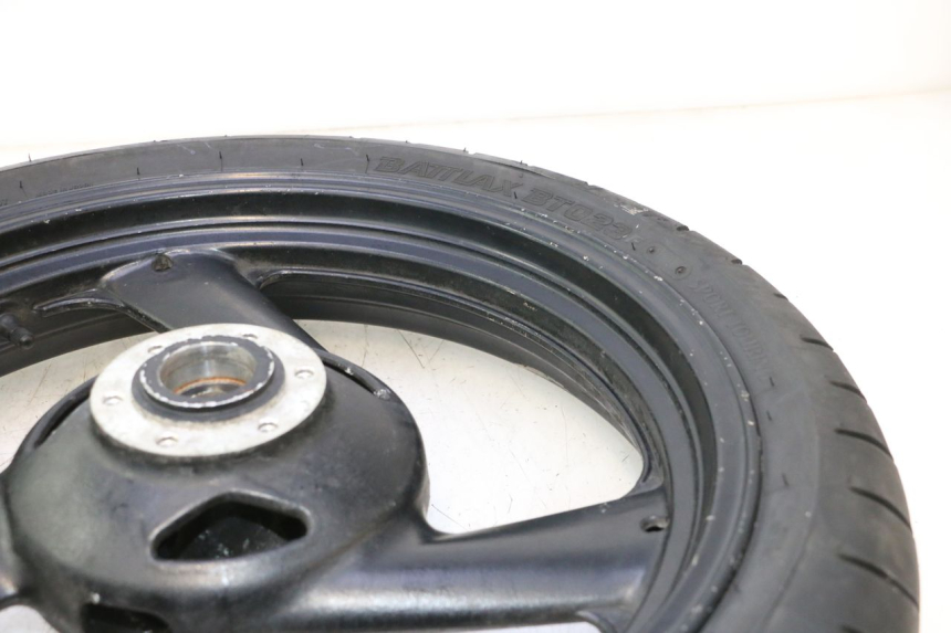 photo de VORDERRADFELGE UND REIFEN YAMAHA FZS FAZER 600 (2001 - 2003) - Zoom auf Gebrauchszustand