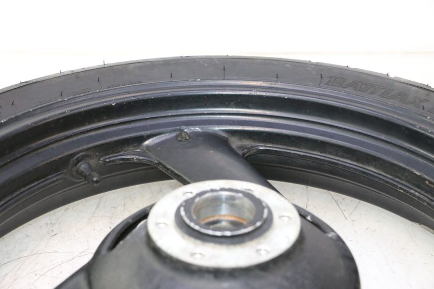 photo de VORDERRADFELGE UND REIFEN YAMAHA FZS FAZER 600 (2001 - 2003) - Technische Nahaufnahme