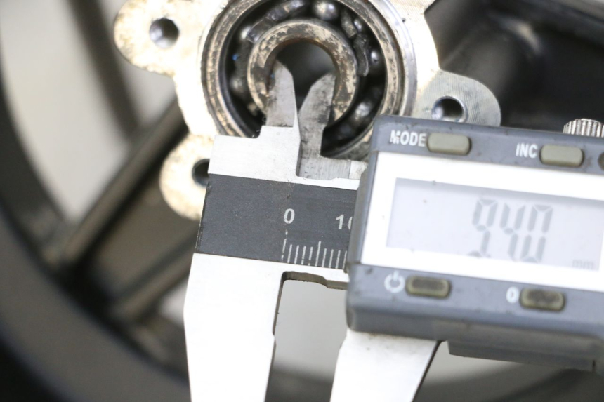 photo de VORDERRADFELGE UND REIFEN HITWAY H5 1 - Zoom auf Gebrauchszustand