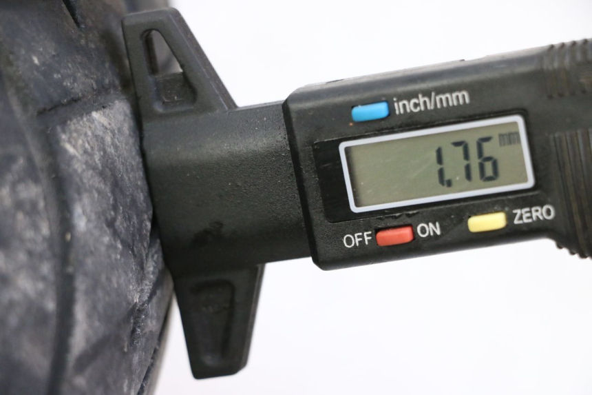 photo de VORDERRADFELGE UND REIFEN SYM JOYMAX 125 (2010 - 2017) - Zoom auf Gebrauchszustand