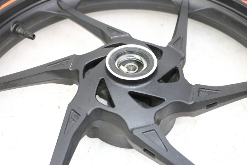 photo de VORDERRADFELGE UND REIFEN KIDEN KD125-G 125 (2018 - 2022) - Technische Nahaufnahme