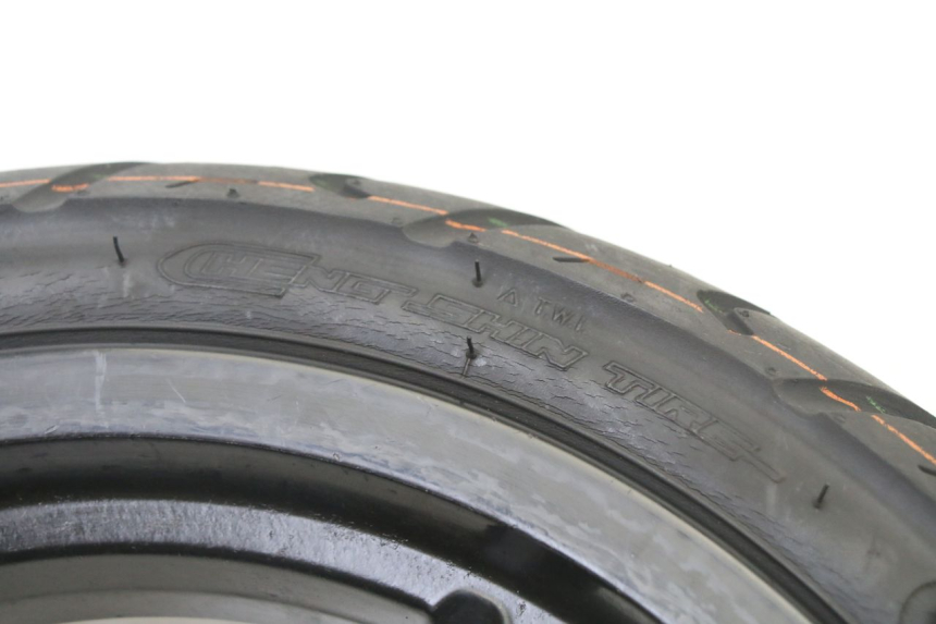 photo de VORDERRADFELGE UND REIFEN PEUGEOT KISBEE 4T 50 (2018 - 2022) - Hochauflösende Nahaufnahme