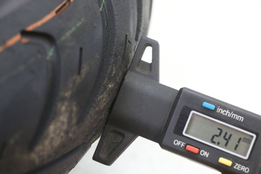 photo de VORDERRADFELGE UND REIFEN PEUGEOT KISBEE 4T 50 (2018 - 2022) - Ergänzendes Produktfoto