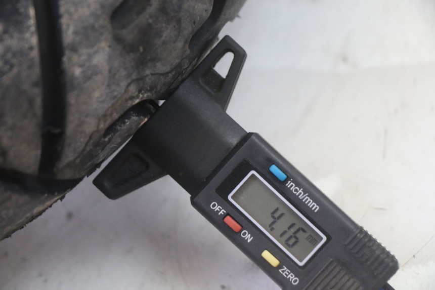 photo de VORDERRADFELGE UND REIFEN PEUGEOT KISBEE 4T 50 (2018 - 2022) - Hochauflösende Nahaufnahme