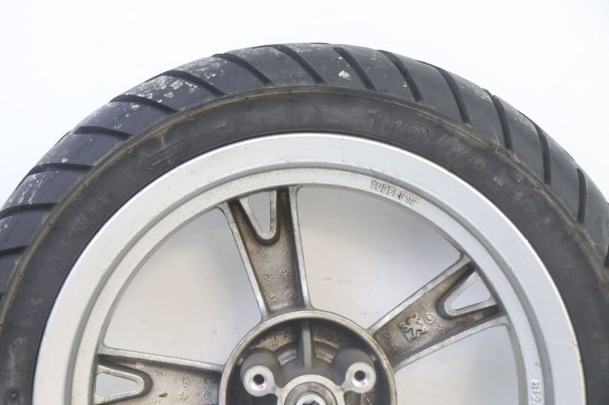 photo de VORDERRADFELGE UND REIFEN PEUGEOT KISBEE 4T 50 (2018 - 2022) - Details der Befestigungspunkte