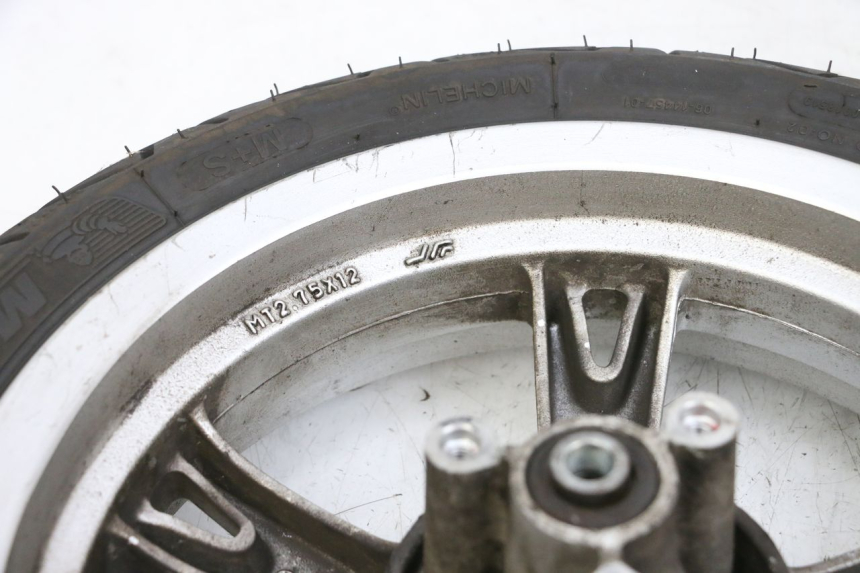 photo de VORDERRADFELGE UND REIFEN PEUGEOT KISBEE 4T 50 (2010 - 2017) - Detailansicht des Bauteils