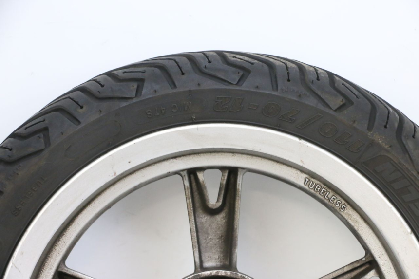 photo de VORDERRADFELGE UND REIFEN PEUGEOT KISBEE 4T 50 (2010 - 2017) - Charakteristische Merkmale