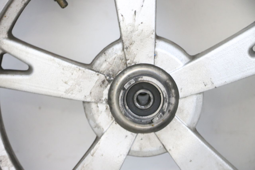 photo de VORDERRADFELGE UND REIFEN PEUGEOT KISBEE 4T 50 (2010 - 2017) - Ergänzendes Produktfoto