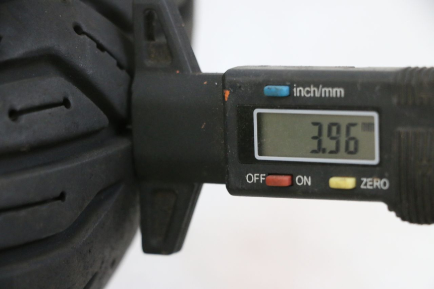 photo de VORDERRADFELGE UND REIFEN PEUGEOT KISBEE 4T 50 (2010 - 2017) - Zoom auf Gebrauchszustand