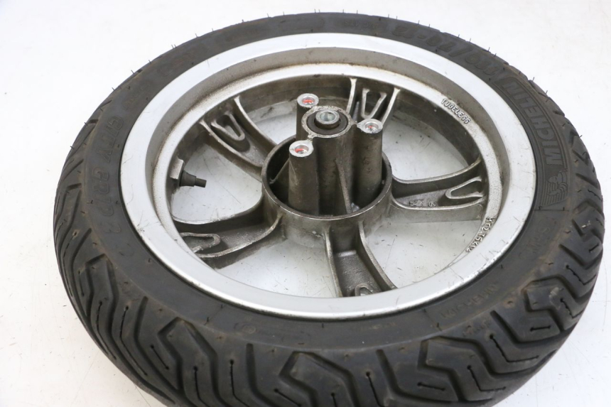 photo de VORDERRADFELGE UND REIFEN PEUGEOT KISBEE 4T 50 (2010 - 2017) - Technische Nahaufnahme