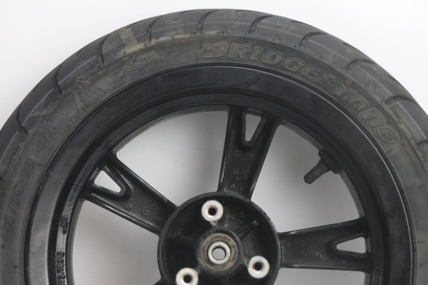 photo de VORDERRADFELGE UND REIFEN PEUGEOT KISBEE 4T 50 (2018 - 2022) - Oberflächenzustand und Material