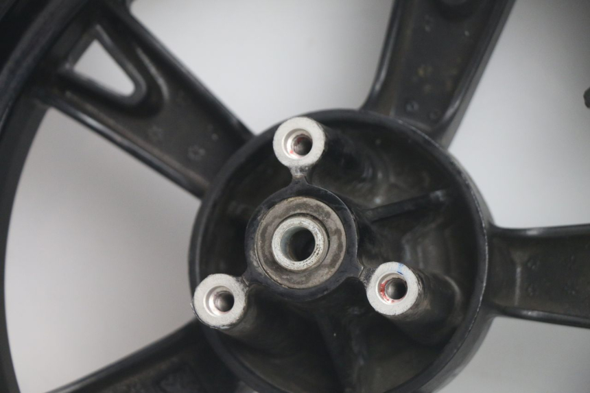 photo de VORDERRADFELGE UND REIFEN PEUGEOT KISBEE 4T 50 (2018 - 2022) - Kennzeichnungen und Originalreferenzen