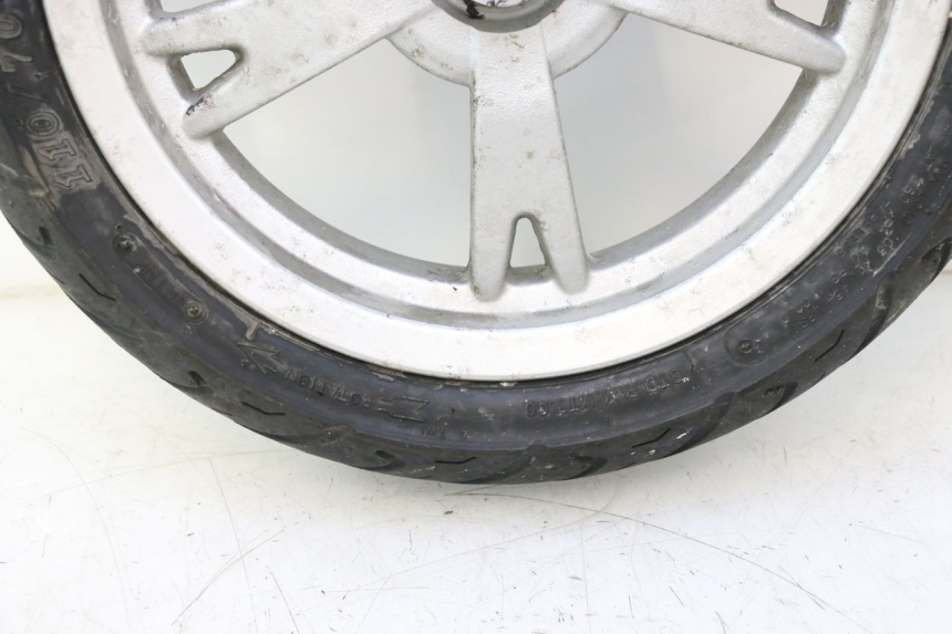 photo de VORDERRADFELGE UND REIFEN PEUGEOT KISBEE 4T 50 (2010 - 2017) - Zoom auf Komponenten