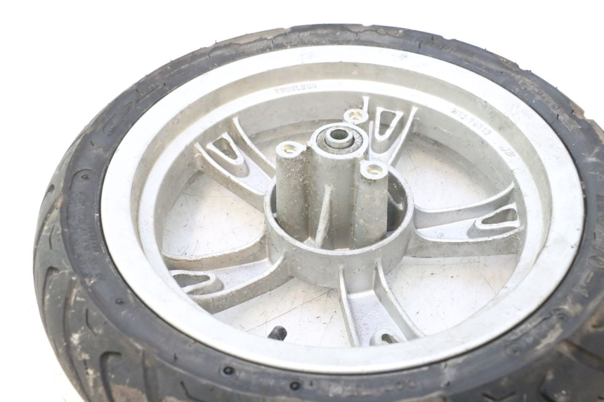 photo de VORDERRADFELGE UND REIFEN PEUGEOT KISBEE 4T 50 (2010 - 2017) - Zoom auf Gebrauchszustand