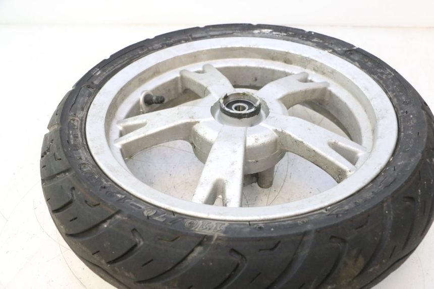 photo de VORDERRADFELGE UND REIFEN PEUGEOT KISBEE 4T 50 (2010 - 2017) - Technische Nahaufnahme