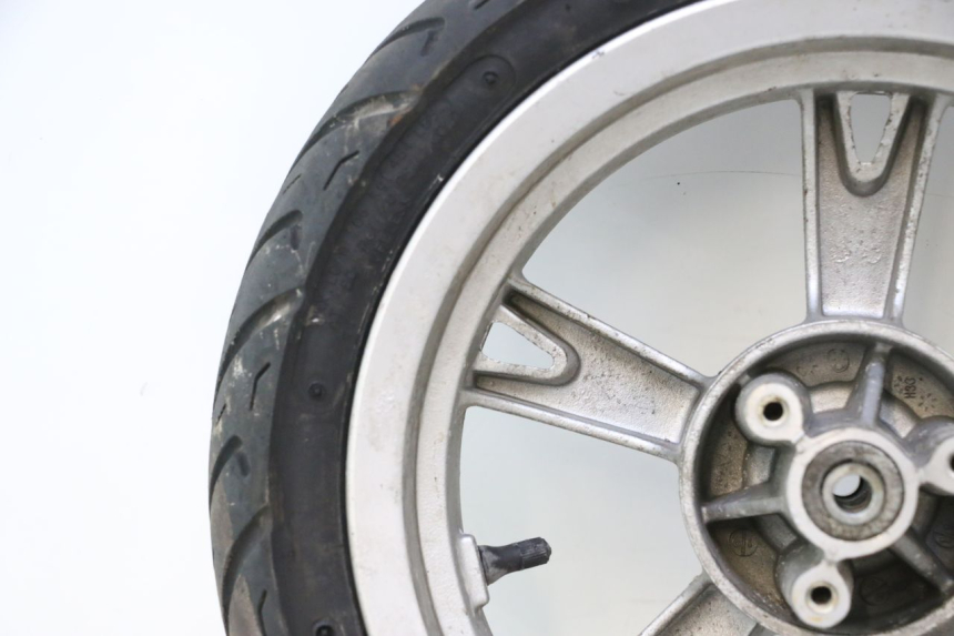 photo de VORDERRADFELGE UND REIFEN PEUGEOT KISBEE 4T 50 (2010 - 2017) - Details der Befestigungspunkte