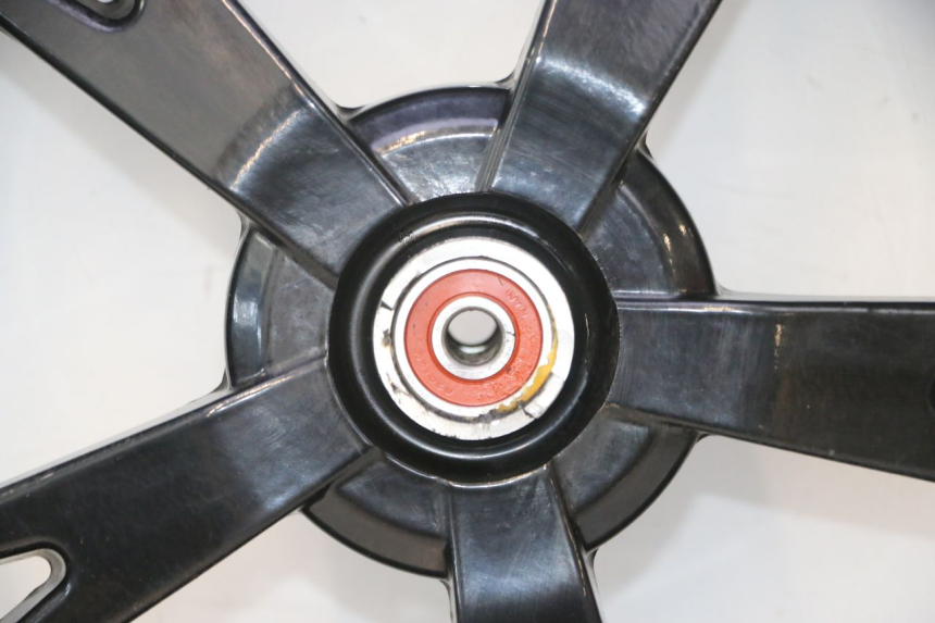 photo de VORDERRADFELGE UND REIFEN PEUGEOT KISBEE 4T 50 (2023 - 2026) - Alternativer Blickwinkel