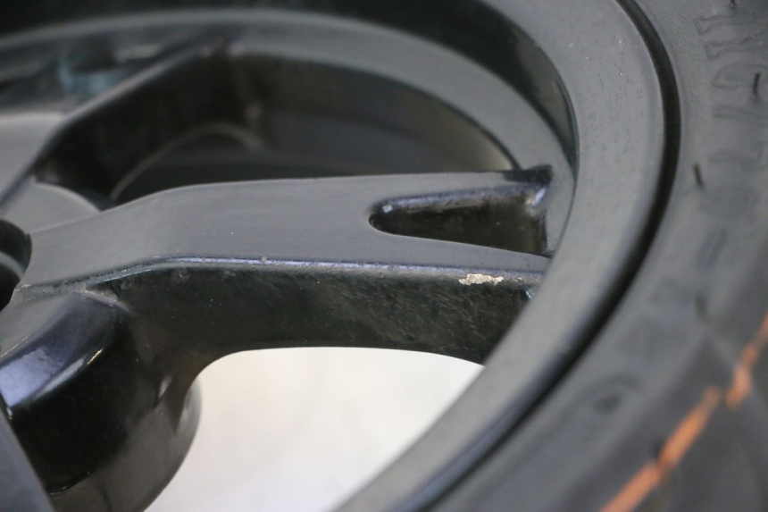photo de VORDERRADFELGE UND REIFEN PEUGEOT KISBEE 4T 50 (2023 - 2026) - Details der Befestigungspunkte
