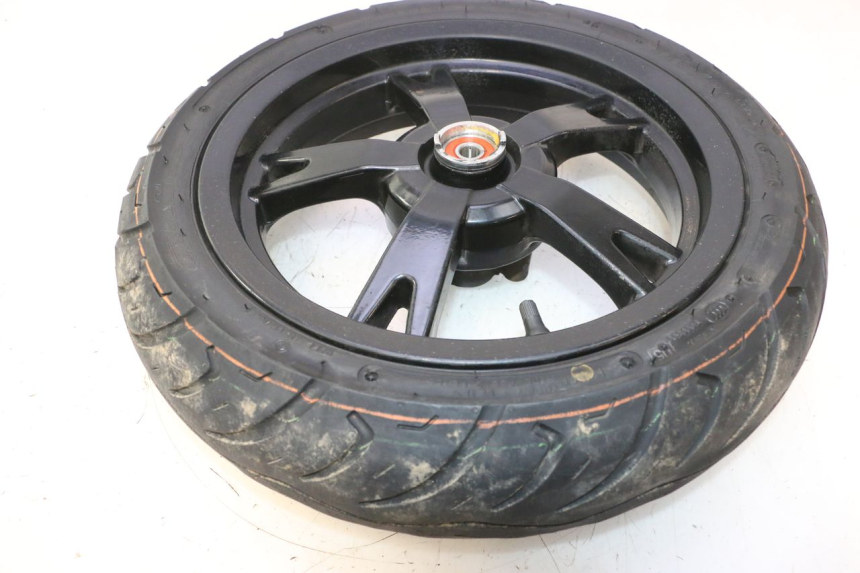 photo de VORDERRADFELGE UND REIFEN PEUGEOT KISBEE 4T 50 (2023 - 2026) - Oberflächenzustand und Material