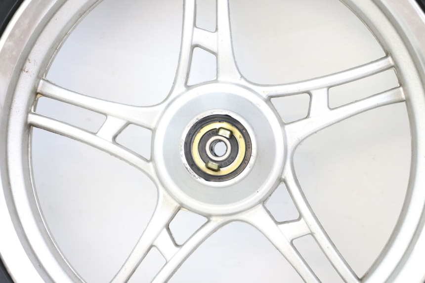 photo de VORDERRADFELGE UND REIFEN LONGJIA SHARPY 125 (2020 - 2024) - Hochauflösende Nahaufnahme