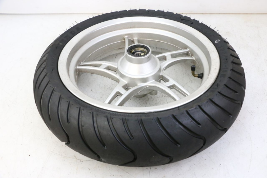 photo de VORDERRADFELGE UND REIFEN LONGJIA SHARPY 125 (2020 - 2024) - Technische Nahaufnahme