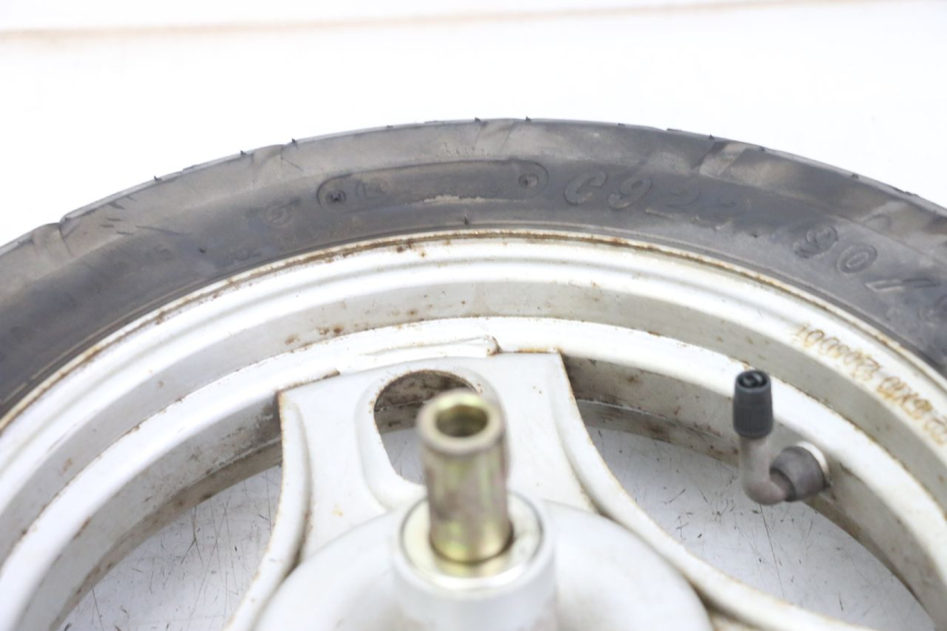 photo de VORDERRADFELGE UND REIFEN PEUGEOT LUDIX ONE 50 (2005 - 2008) - Details der Befestigungspunkte