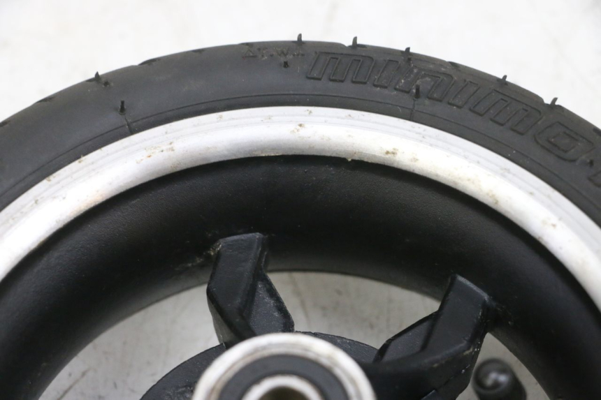 photo de VORDERRAD UND REIFEN DUALTRON MINI SPECIAL 1 - Zoom auf Gebrauchszustand