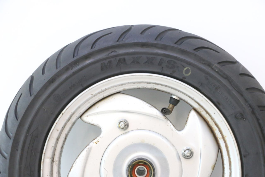 photo de VORDERRADFELGE UND REIFEN SYM MIO 50 (2005 - 2010) - Fokus auf die Struktur