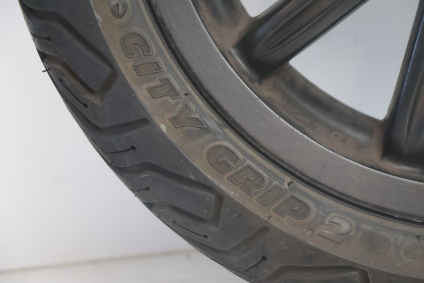 photo de VORDERRADFELGE UND REIFEN PIAGGIO MP3 500 (2011 - 2015) - Zoom auf Komponenten