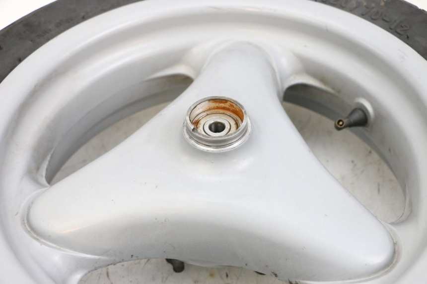 photo de VORDERRADFELGE UND REIFEN YAMAHA NEO'S NEOS 2T 50 (1998 - 2007) - Technische Nahaufnahme