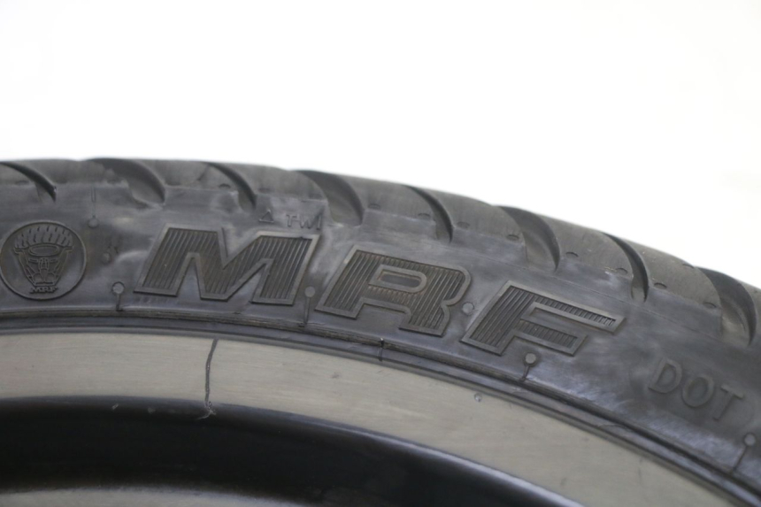 photo de VORDERRADFELGE UND REIFEN PIAGGIO NEW TYPHOON 50 (2018 - 2021) - Hochauflösende Nahaufnahme